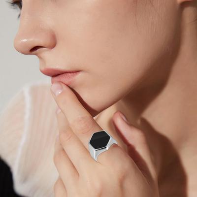 Retro-Ring, Kontrastfarbe, polierte Legierung, sechseckige Oberfläche, einfacher Stil, mehrere Größen, rostfrei, leichter Fingerschmuck