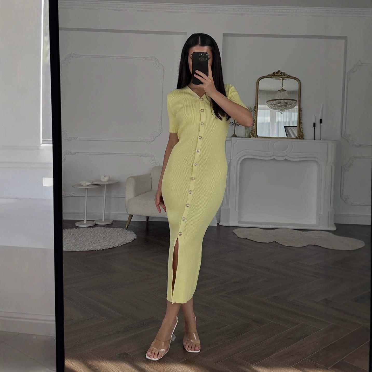 

2025 Summer European & American Women s Knitted Slim-Fit Slit Wool Dress with V-Neck and Multi-Button Details M