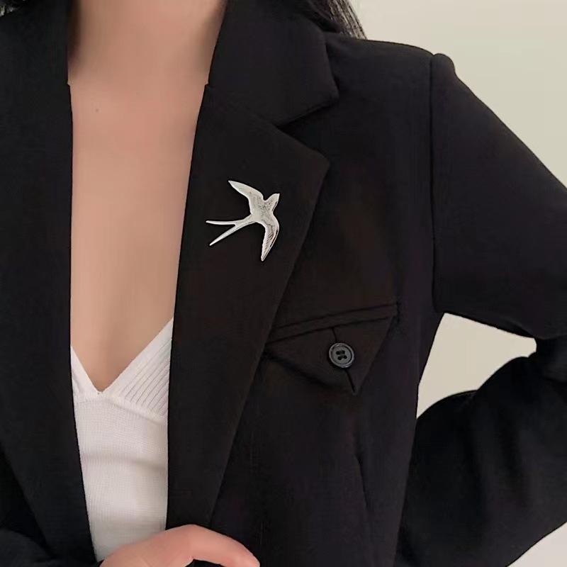 Spilla rondine in acciaio inossidabile per donna uomo Punk Geometrica Metallo Animale Spilla Pin Decorazione Completo Accessori Gioielli Regalo