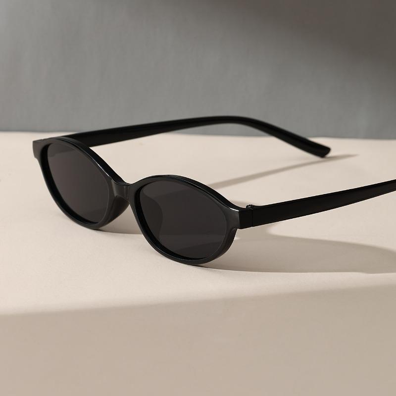 3 Pairs of Women's Oval Classic Fashion Glasses Suitable for Daily Wear Paired with Fashionable Glasses and Casual Clothing