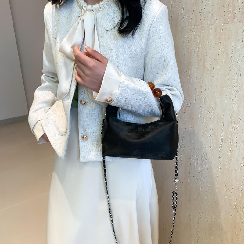 This year, the popular small bag women's 2025 spring new textured chain messenger bag premium pearl bucket dumpling bag