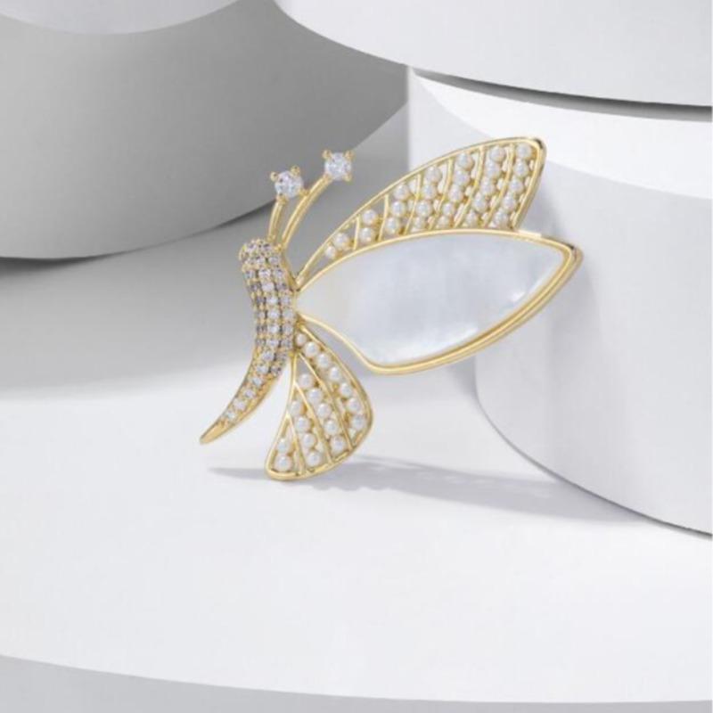 

Exquisite Crystal Butterfly Brooches Imitation Pearl Insect Safety Lapel Pins for Women Dress Coat Sweater Corsage Accessories