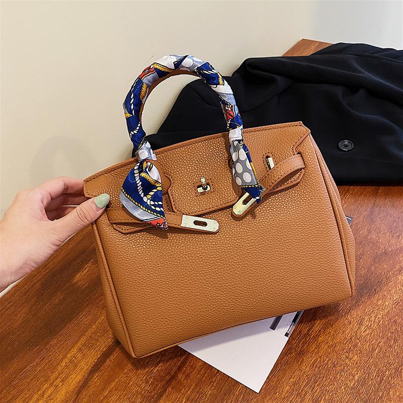 New Fashionable Lychee Pattern Lock Platinum Bag Portable Shoulder Oblique Span Women's Bag