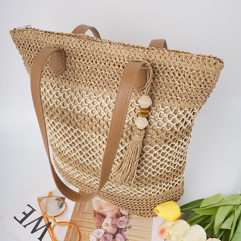 2025 Trendy Straw Woven Women's Beach Bag - Handmade, Large Capacity with Tassel Pendant Shoulder Strap