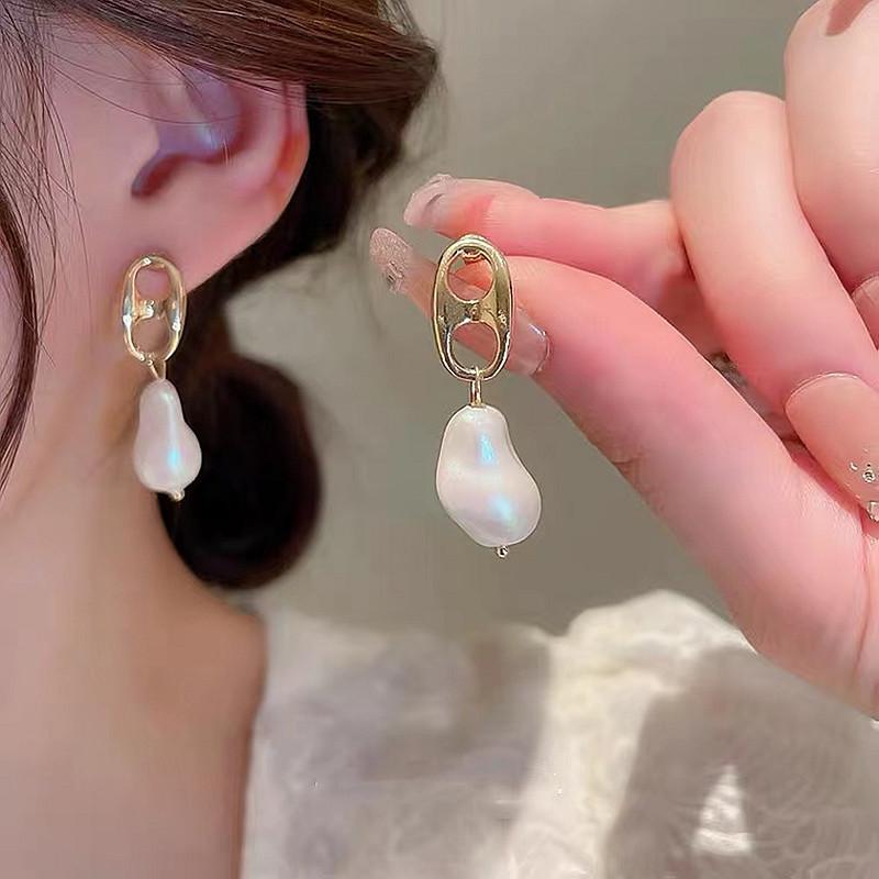 Orecchini alla moda con frange, lussuosi e sofisticati, dal fascino elegante. Lunghi Orecchini di Perle per uno Stile Versatile e Raffinato.