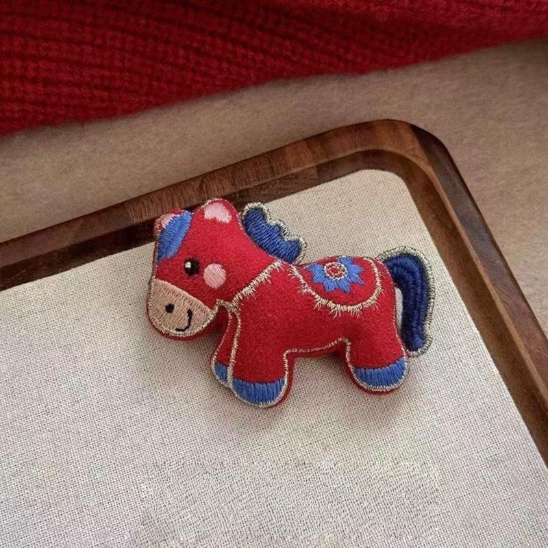 1 Stück Mantel & Schal Accessoire Sternzeichen Jahr Charmantes Stoff Pony Brosche Für Frauen Anstecknadel Nischen Design Brosche Corsage Anstecknadel Hals Anstecknadel