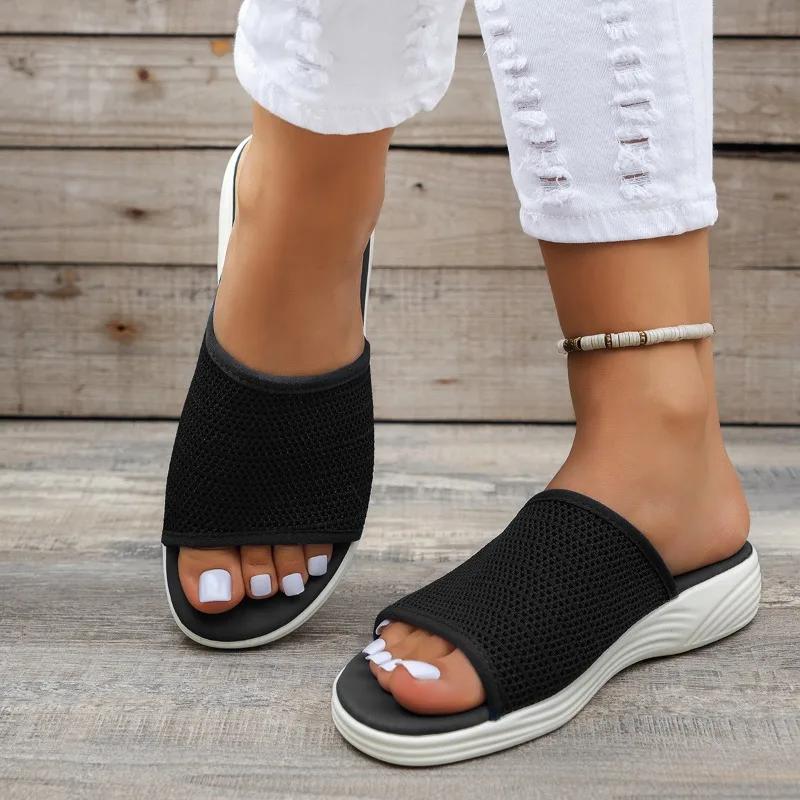 Trendy und minimalistische Hausschuhe 2024 Sommer Neue minimalistische Mesh atmungsaktive und rutschfeste Outdoor Slope Heel Beach Damenschuhe