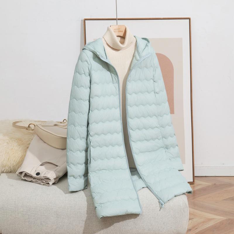 

2025 Осінньо-зимова куртка середньої довжини з капюшоном та хвилястим візерунком - Легкий корейський стиль, вільний крій, що стрункішить, верхній одяг для мам XL (55-63 kg) світло-зелений колір