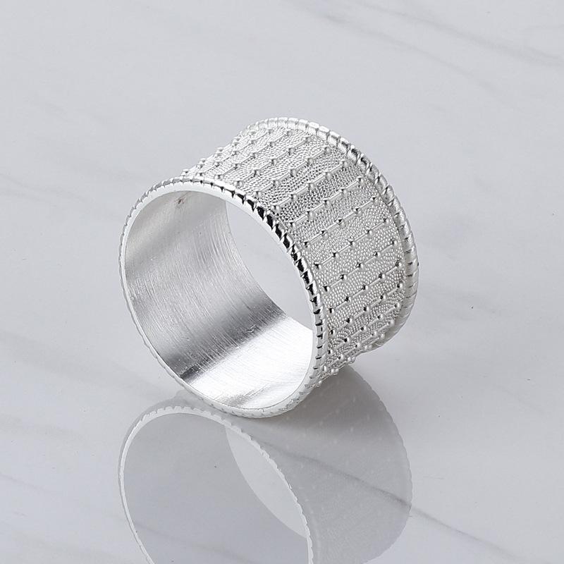 Elegant Metal Napkin Ring for Table Setting Décor
