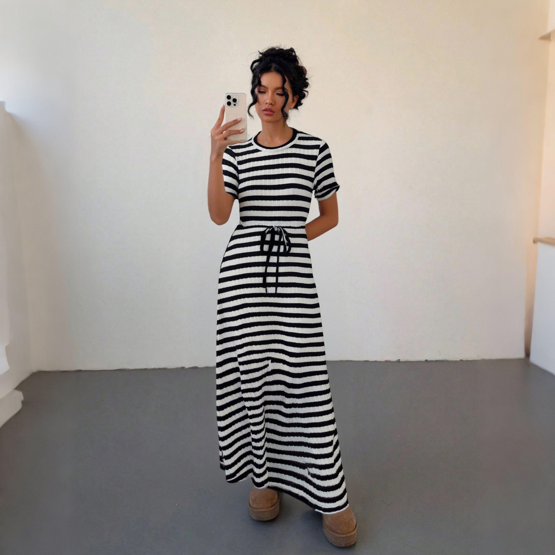 

Women s Black & White Striped Short-Sleeve Nightgown with Cinched Tie Waist & Side Pockets L чёрный/белый