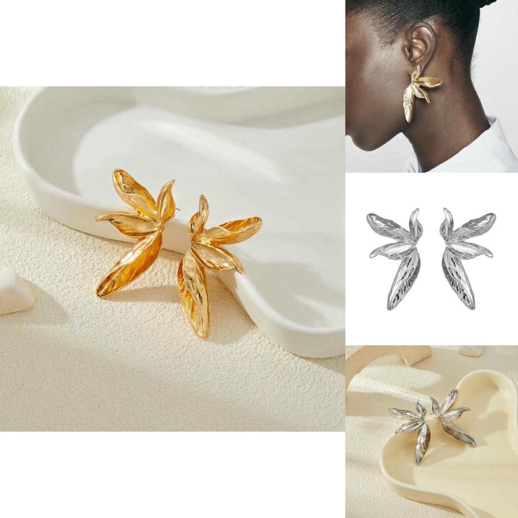 Stunning Retro Three-dimensional Flower Earrings With Leaf Accents For Stylish Women