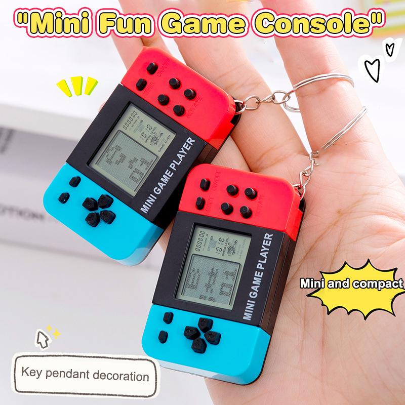 Classic Nostalgic Game Keychain Small Pendant Handheld Electronic Game Console Handheld Toy