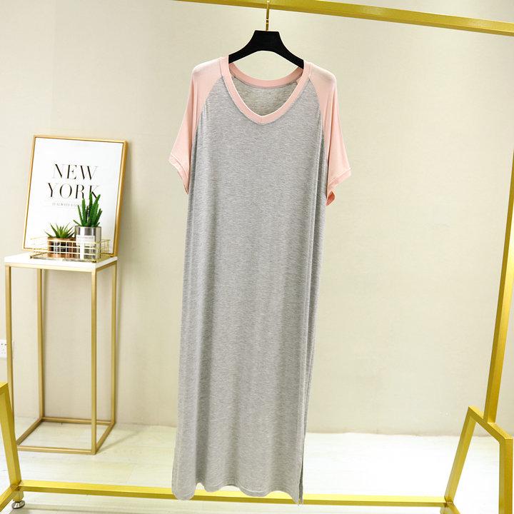 Καλοκαιρινό φόρεμα με φαρδιά λαιμόκοψη από μοντάλ, κοντά μανίκια και πλαϊνά σκισίματα