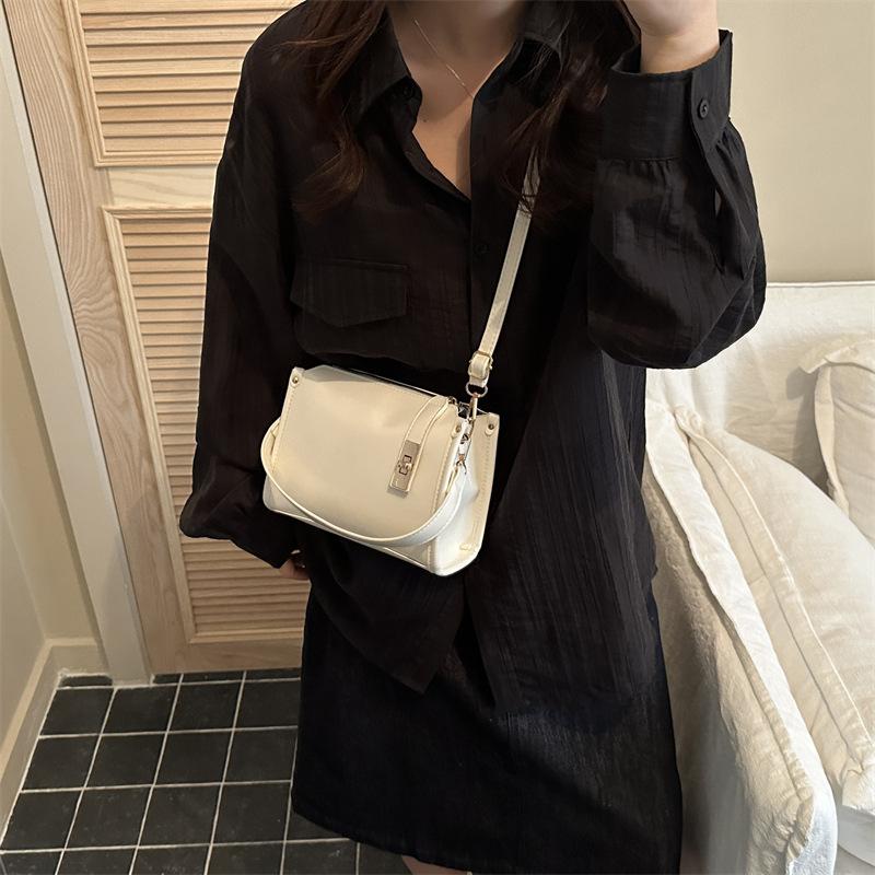 Square-shaped Hand-held Small Bag, Pillow Bag, Single-shoulder Cross-body Bag for The Armpit, Women's Bag