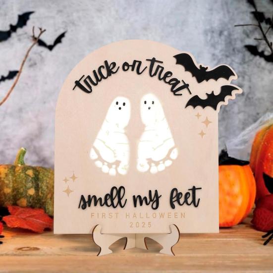 1/2Pcs Baby First Halloween Footprint Sign with Base Spooky Bat Trick or Treat Smell My Feet Footprint Milestone Keepsake Wooden Decoration