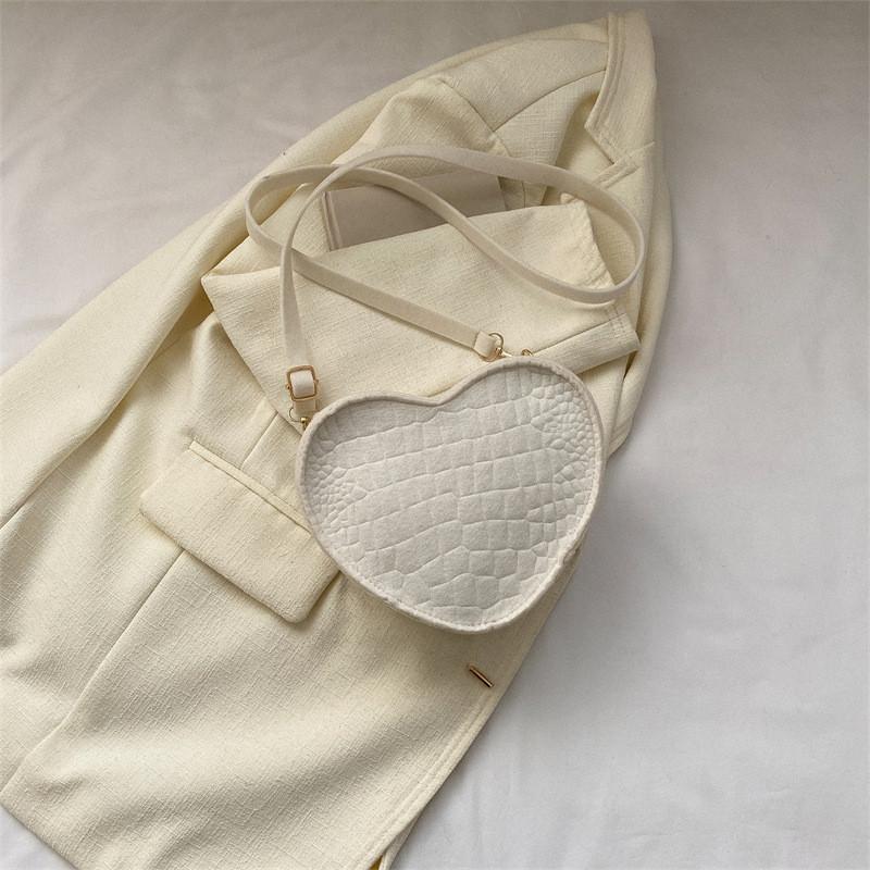 Trendy Minimalist Single Shoulder Bag For Women 2023 Summer New Heart Bag Street Fashion Medium Felt Bag