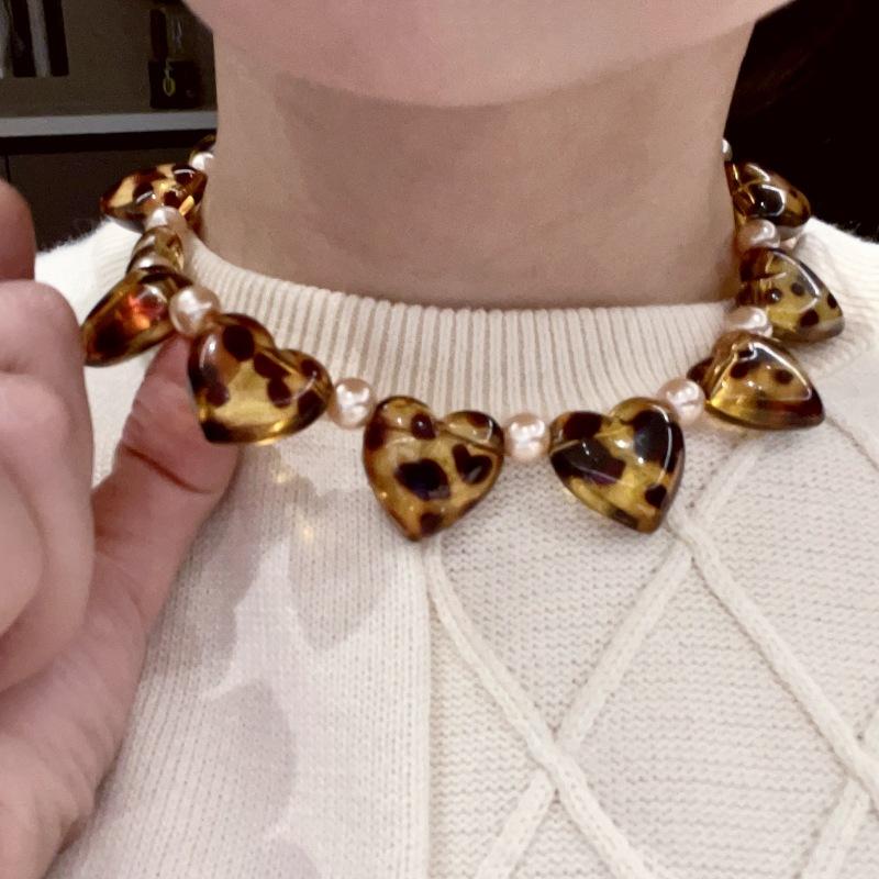 Leopard Print Big Love Pearl Beaded Neck Chain Niche Design Clavicle Chain Light Luxury Heart Necklace Choker Accessories