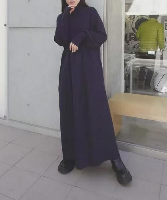 2024 Volné pletené šaty s vysokým límcem a patchworkem na podzim/zimu