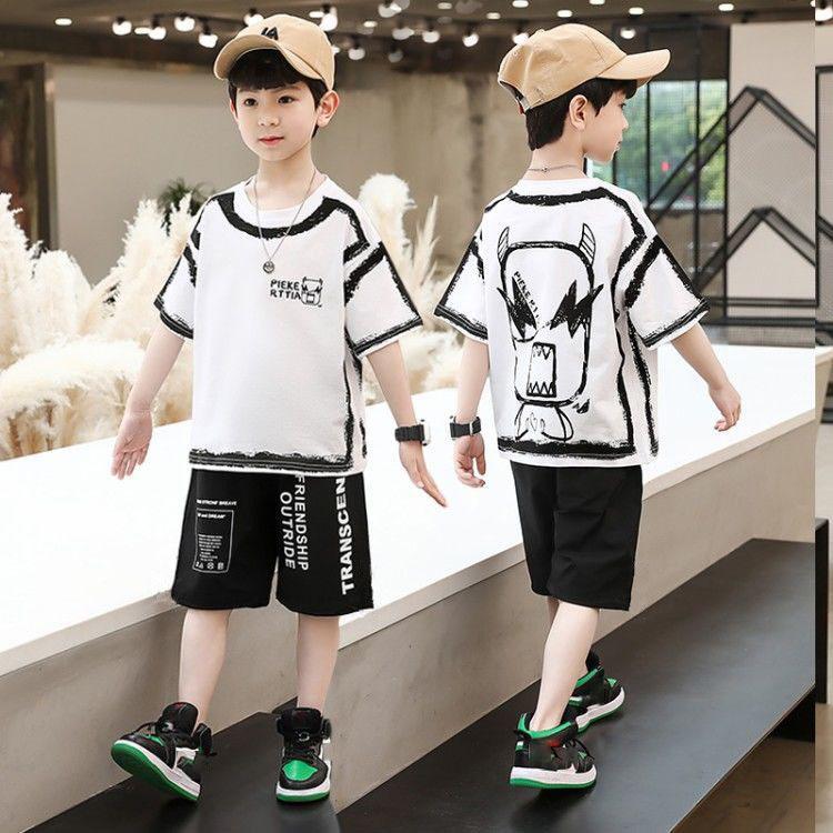 T-shirt a maniche corte stampata moda estiva per ragazzi. Tuta sportiva