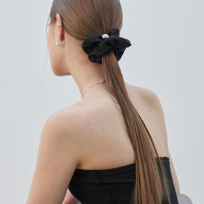 Cotoit Shell Satin Hair Scrunchie_Black