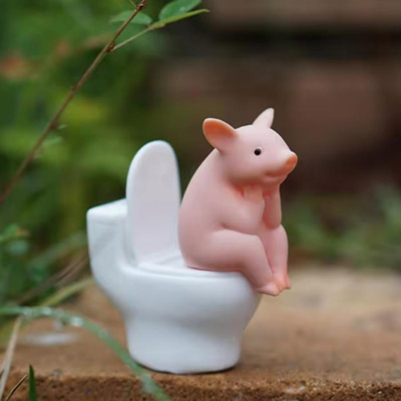 

Funny Toilet Pig Desk Decor - Cute Cartoon Piggy Figurine, Miniature Animal Ornament, Creative Gift for Kids & Office