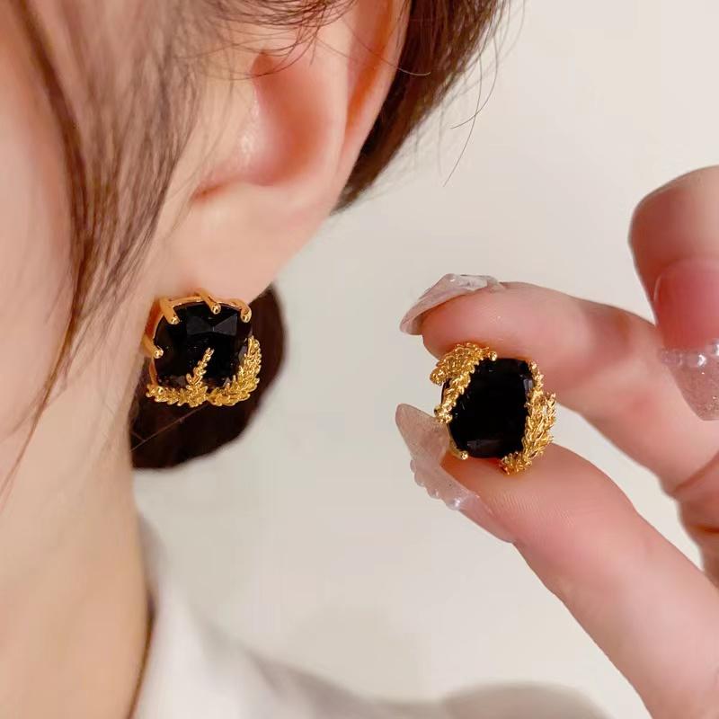 

Женские винтажные серьги с черным цирконом в металлической обертке