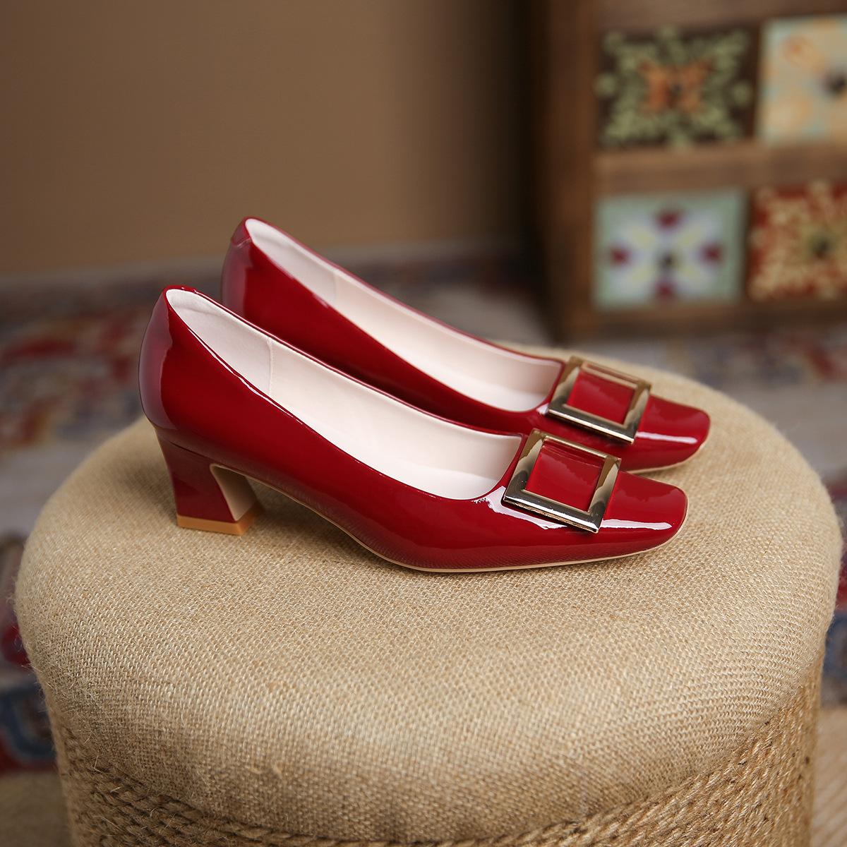 

A610-1 Korean version of square head patent leather square buckle commuter middle heel shoes women s 2025 light thick heel comfortable single 34 бордовый