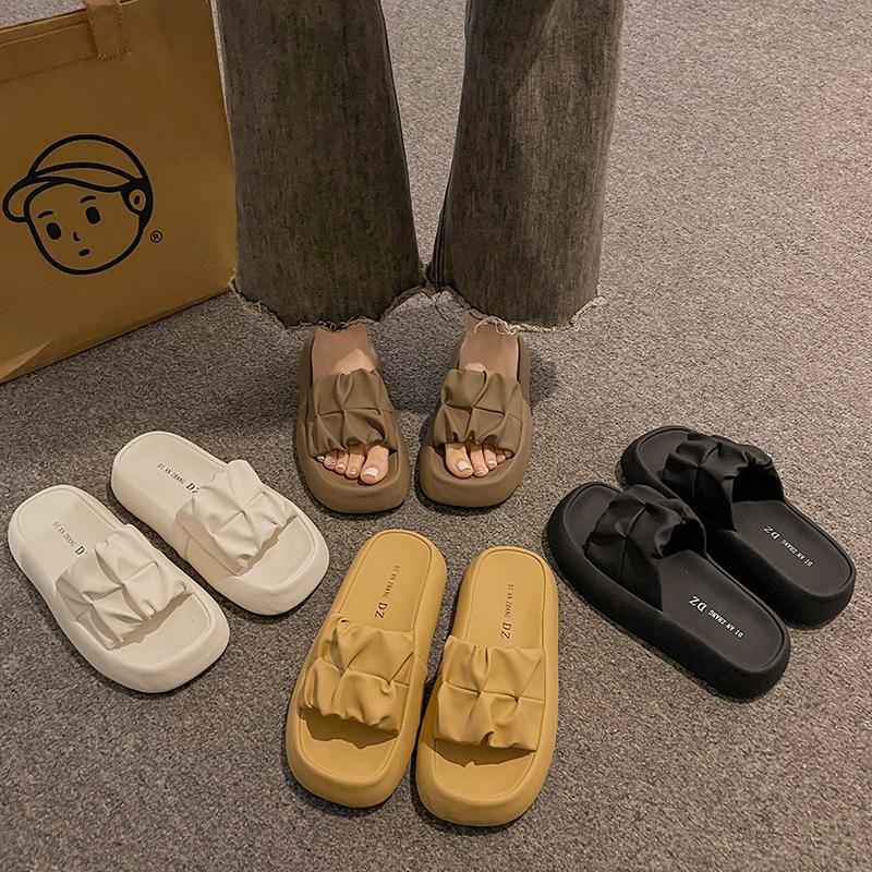 Cool slippers women's summer wear 2025 new thick-soled pregnant women's beach sandals beautiful French evening breeze one-word drag