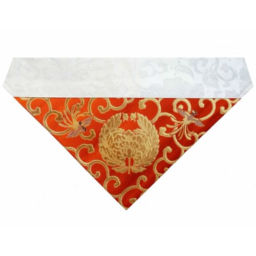 Triangular Buddhist altar cloth with a peony motif, size 70 (Kyoto size), Jodo Shinshu Otani (East) [Buddhist altar accessory] (red)
