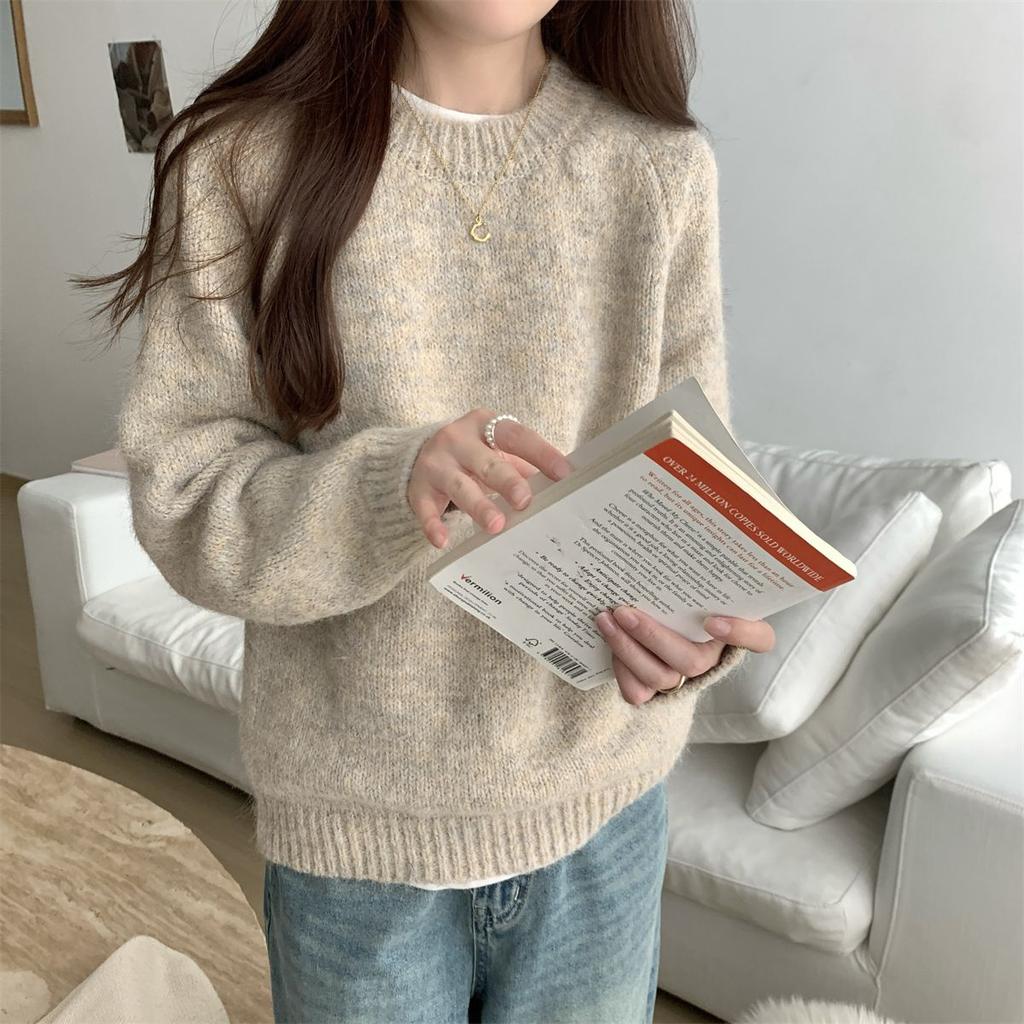 Laid-back Round-neck Pullover for Women Long-sleeved Loose Sweater for Women Solid-colored Inner Knitted Sweater for Autumn and Winter