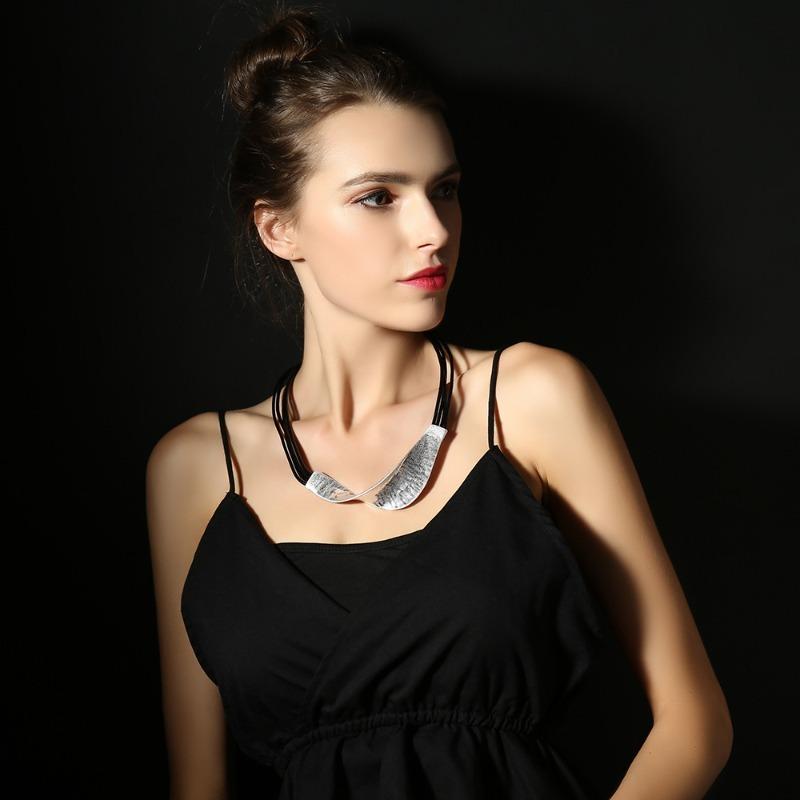Short necklace European and American metal exaggerated pendant