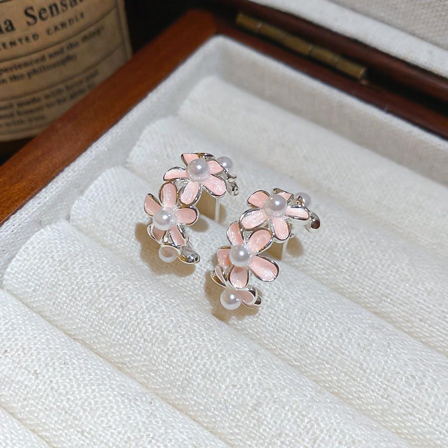 Silver Needle Pink Cubic Zirconia Flower Stud Earrings – Elegant & Delicate Accessories for Women.