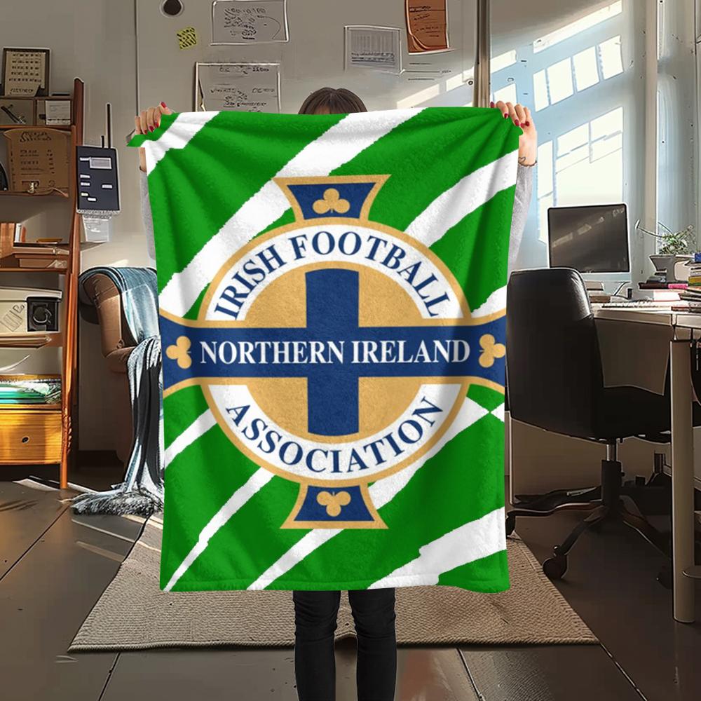 1 pièce Couverture en Flanelle Imprimée FC Irlande du Nord, Haute qualité Confortable pour Toutes les Saisons, Décoration d'Intérieur, Chaleur et Confort, Parfait pour les Cadeaux de Noël
