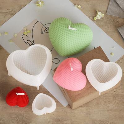 Herzförmige Silikonform Antihaft-Gitterbackform für Pralinen Fudge Kekse DIY Seifenherstellungszubehör Valentinstagsgeschenke