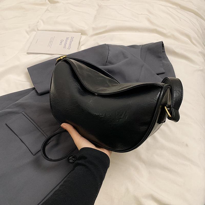 Retro Popular Bag Women's New Niche Design Commuter Shoulder Bag High-end Fashion Messenger Dumpling Bag