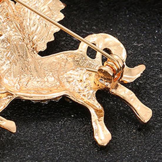 Flying Horse Brooch Rhinestone Winged Horse Lapel Pin Sparkling Retro Horse Brooch Pin Outfit Accessory for Sweaters Hats Coats