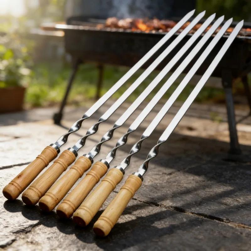 Spiedo per Barbecue da Esterno 55cm Manico Lungo Spiedini BBQ Bastoncini Shish Kebab Forchetta in Acciaio Inossidabile Legno Con Sacche di Conservazione Strumento
