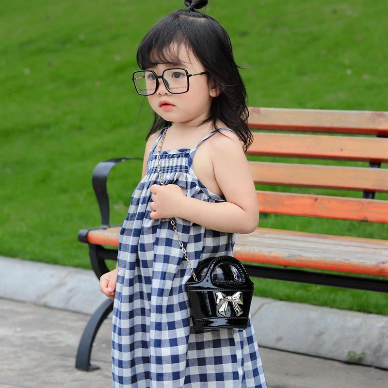 Kids Shoulder Charming Bag Designed With Shiny Colors And A Cute Bow For Fashionforward Preschoolers