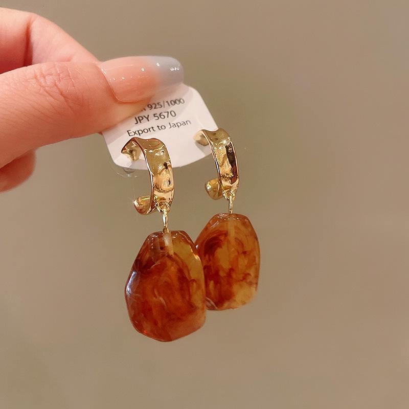 Silver Needle Tiger Eye Earrings - Retro High-End Studs with Niche Versatile Style and Elegant Temperament