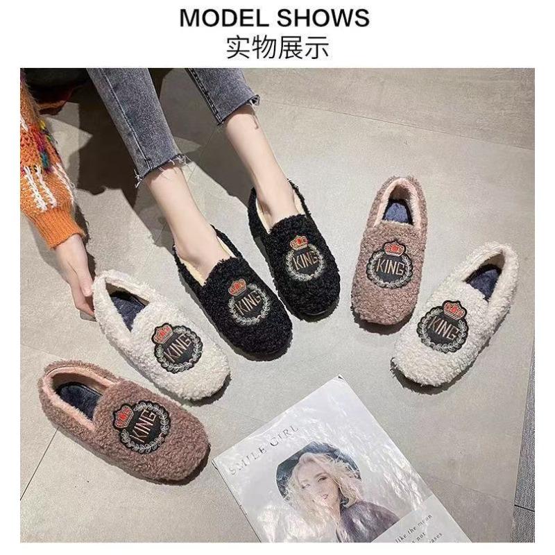 A piece of piled and thickened beanie shoes, women's lazy home shoes with one foot, warm flat-bottomed fluffy cotton shoes