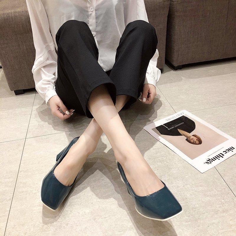 Små högklackade enkelskor dam höst tjock klack retro fyrkantig tå mjuka skor älv mjukt läder mormorsskor