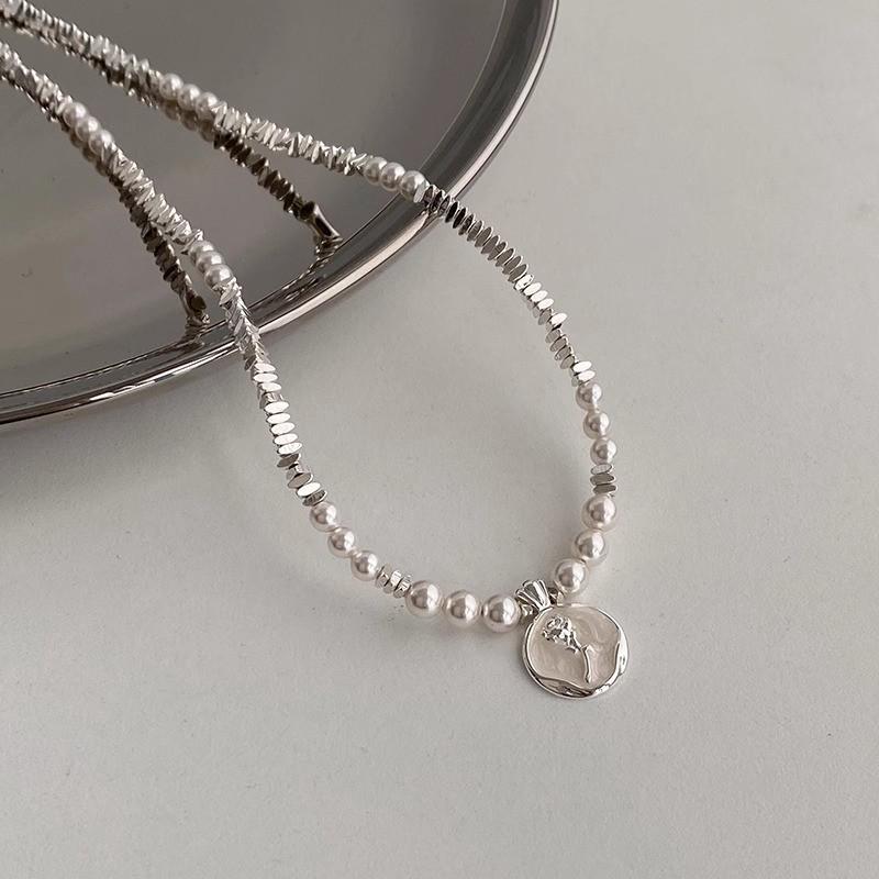 Elegant Pearl Rose Flower Clavicle Necklace for Women - New Style, Sweet, Light Luxury