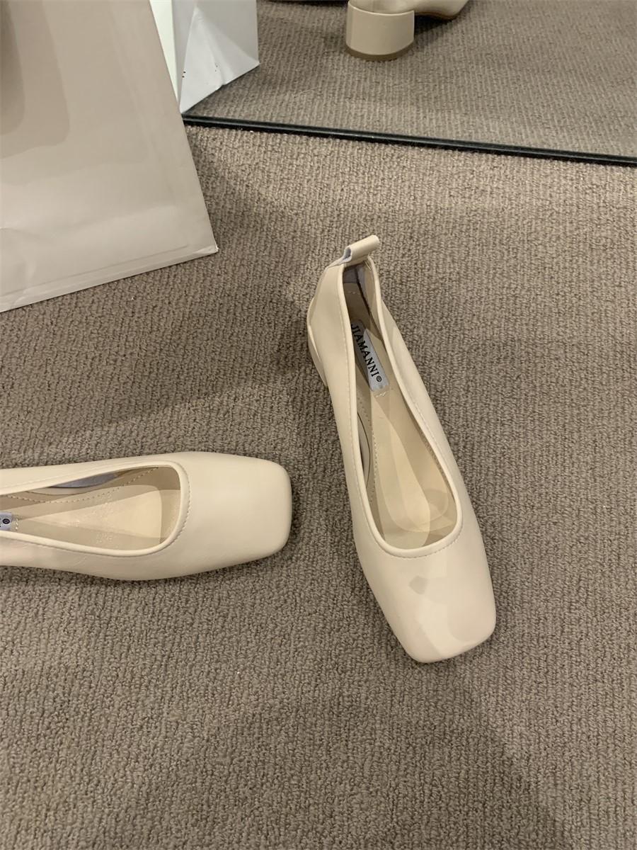 

Single shoes women s shoes spring and summer 2025 new simple commuting versatile square head shallow mouth thick heel temperament ladyshoes 35
