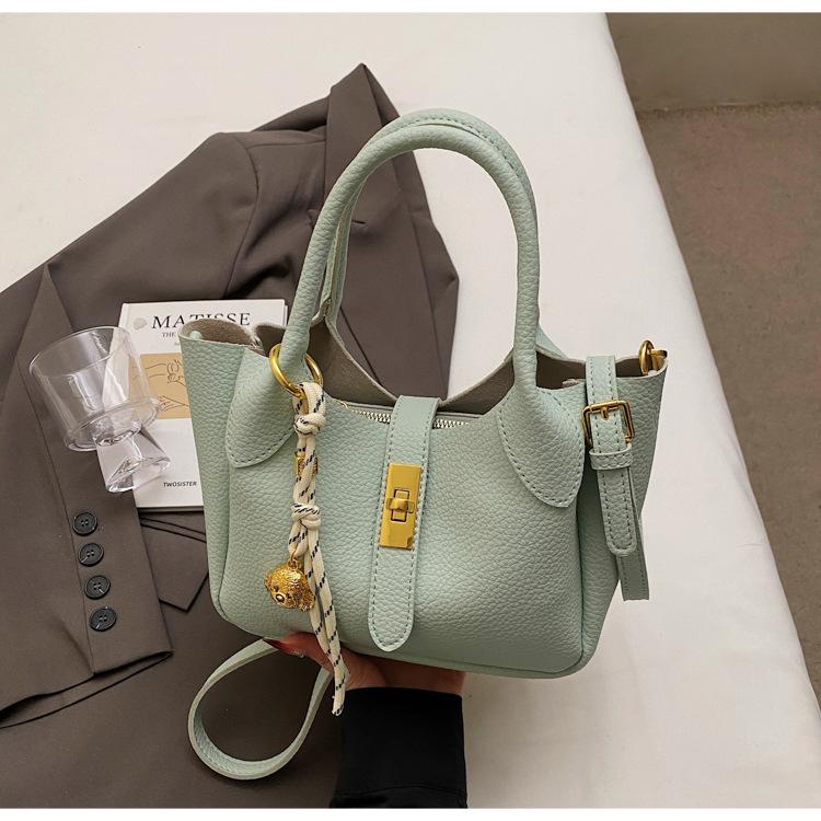 

Новая ретро-сумка 2025 новая овощная корзина весна и лето простая нишевая сумка через плечо женская сумка-мессенджер большой вместимости зелёный