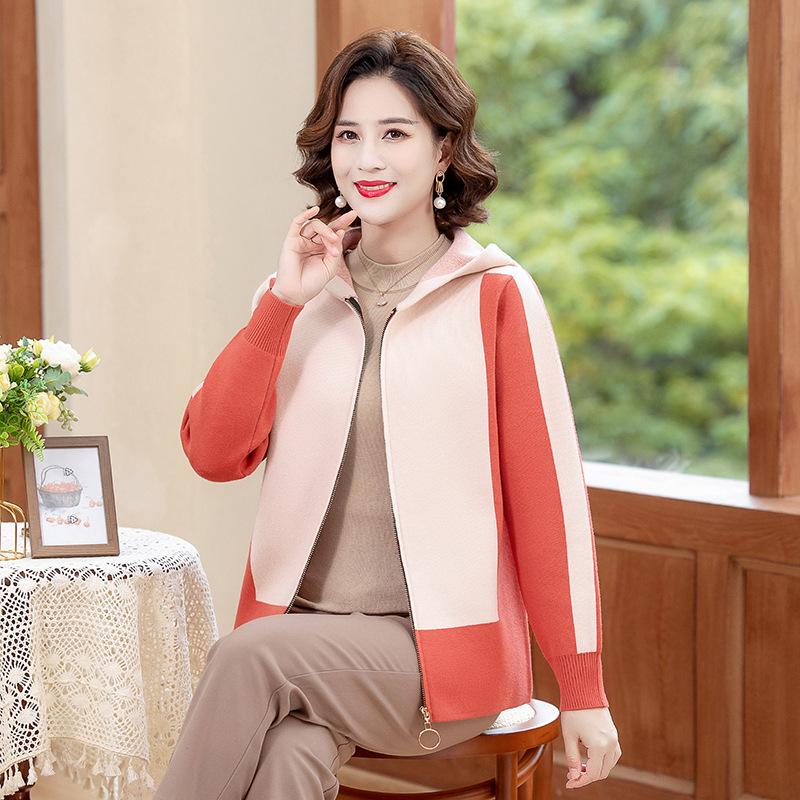 Mom's Stylish Autumn/Winter Zipper Jacket: Figure-Flattering Knit Cardigan for Middle-Aged and Elderly