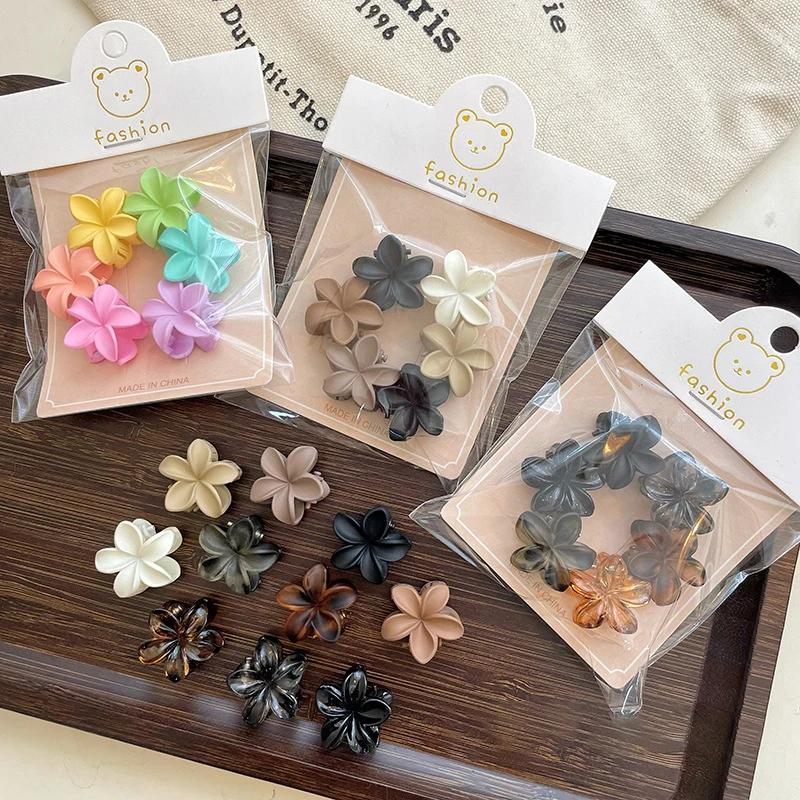 Nya slumpmässiga 10 st mini-blommor i akryl hårspännen för kvinnor vintage hårklor krabbklämma hårspännen flicka huvudbonad tillbehör