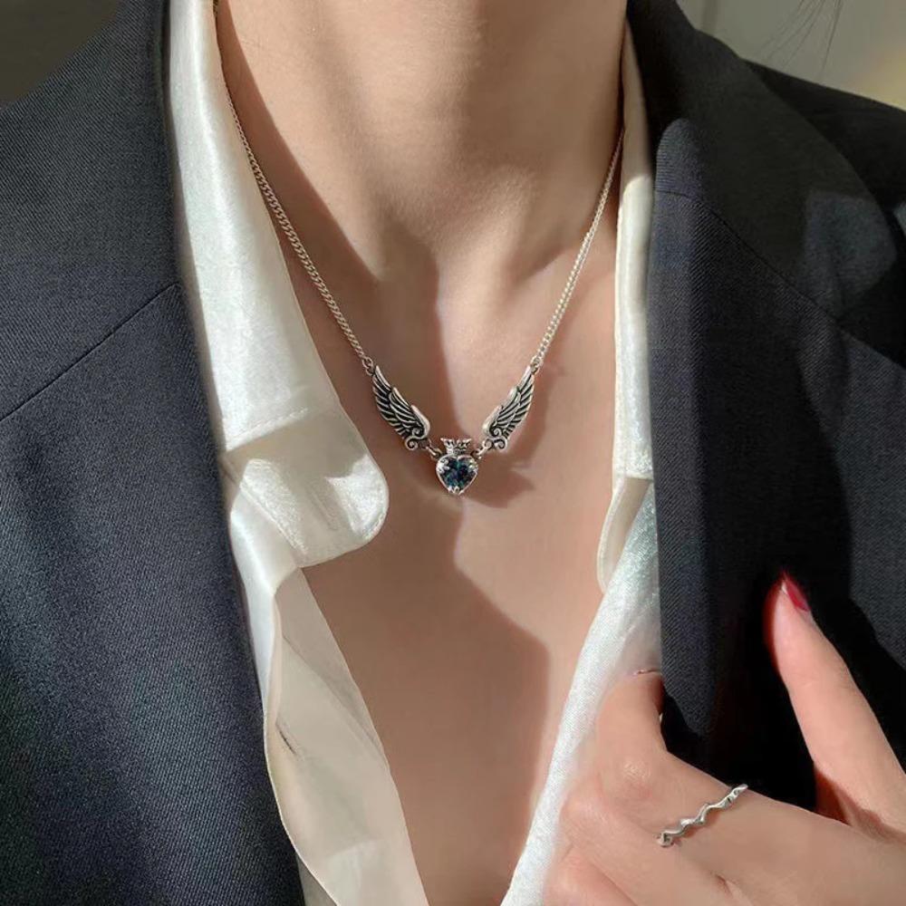 Vintage Gothic Heart Crown Angel Wings Pendant Necklace Women's Fashion Delicate Love Shaped Lockets Couple's Necklace