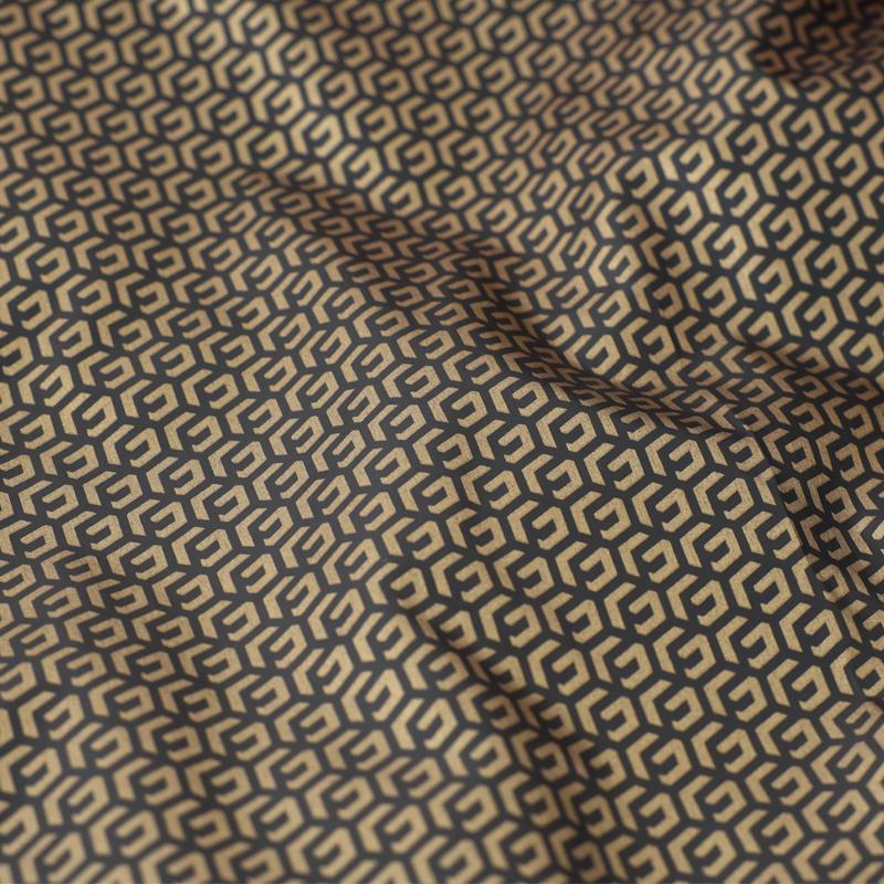 Nadměrná velikost XL-6XL Dámská krátká prošívaná bunda středního věku Zimní svrchní oděv s kapucí Elegantní výšivka Hřejivé péřové kabáty