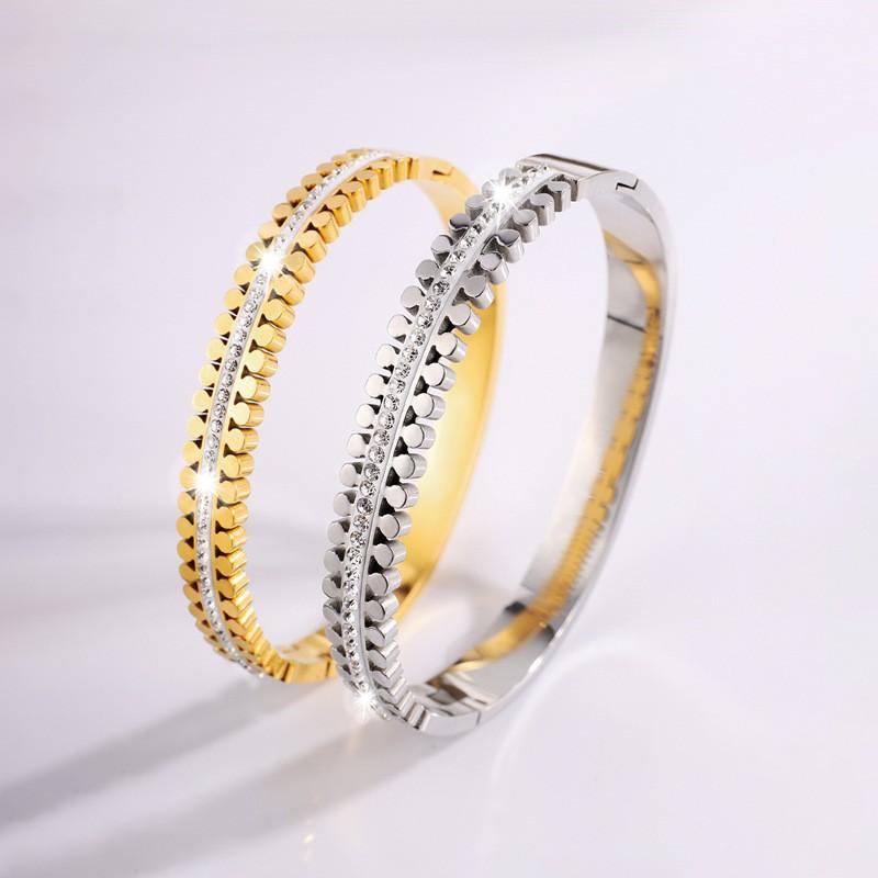 Single Row of Petals for Girls, High-end, Fashionable and Light Luxury Bracelets
