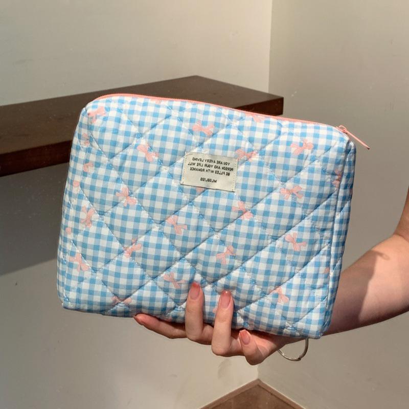 Large Capacity Plaid Quilted Cosmetic Bag with Bowknot - High-End, Stylish, Portable Storage Solution